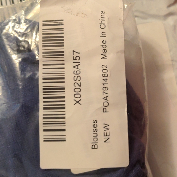 Cold shoulder, long sleeved, zippered front sexy, knit top.  Soft T-shirt fabric - Picture 8 of 9